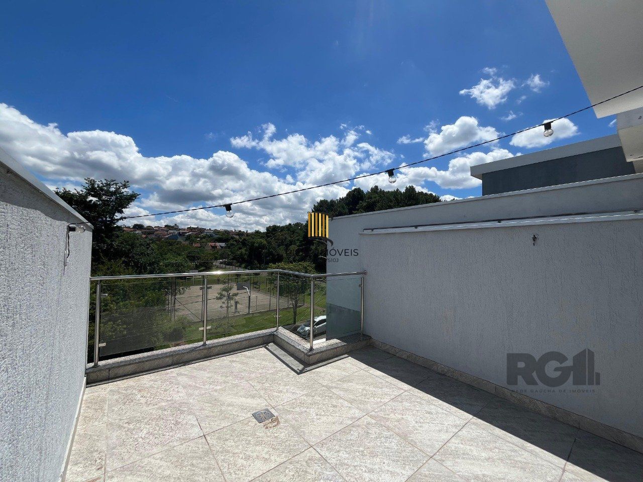 Sobrado 3 dormitórios no bairro Guarujá