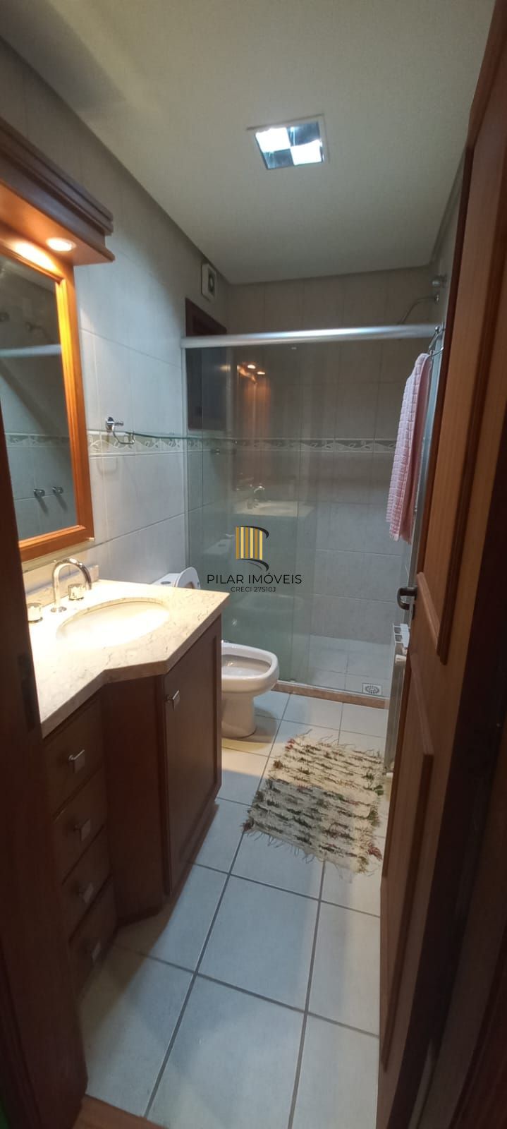 Apartamento a venda em Gramado com 02 dormitórios, suíte, sacada e vaga coberta