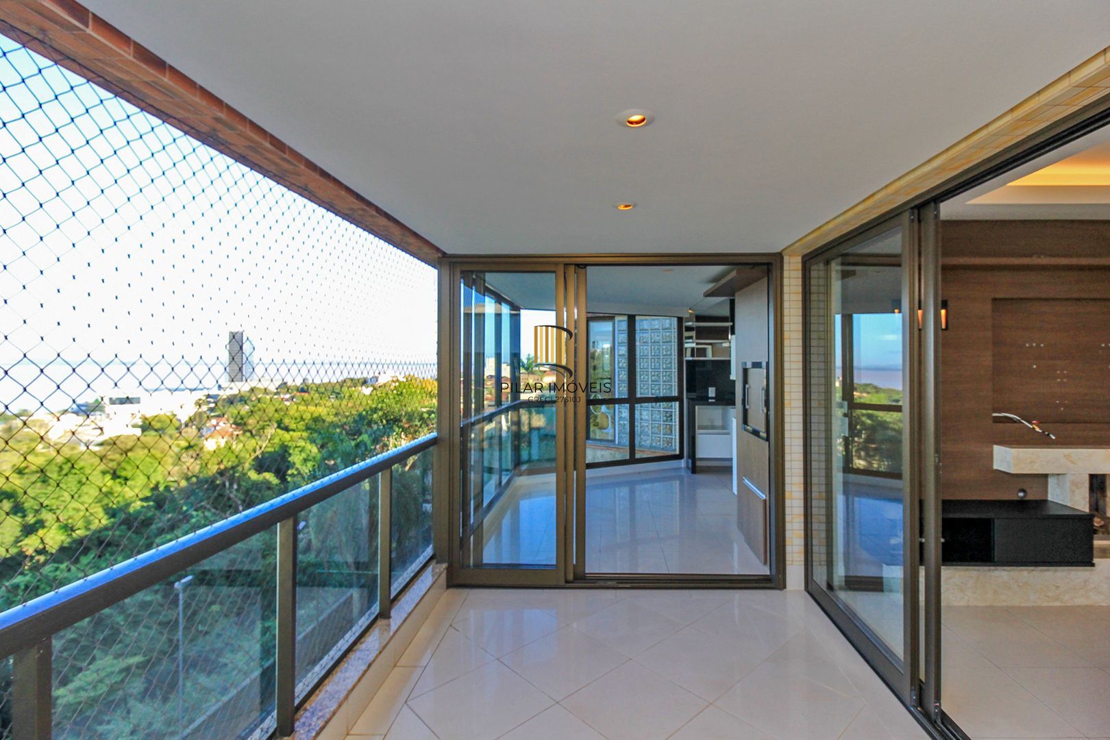 Apartamento alto padrão , 3 suítes, 3 vagas garagem, depósito, bairro Cristal