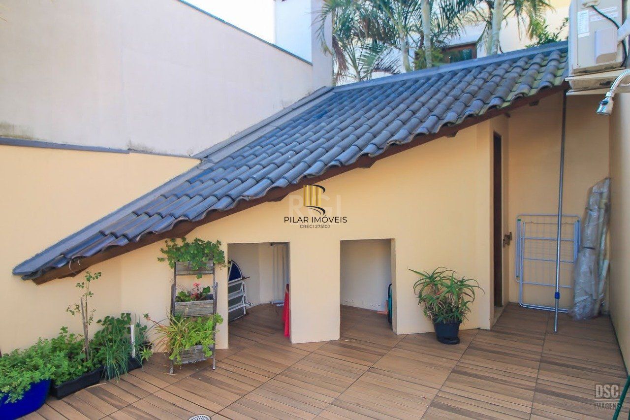 Casa 4 Dormitório(s) Bairro Ipanema