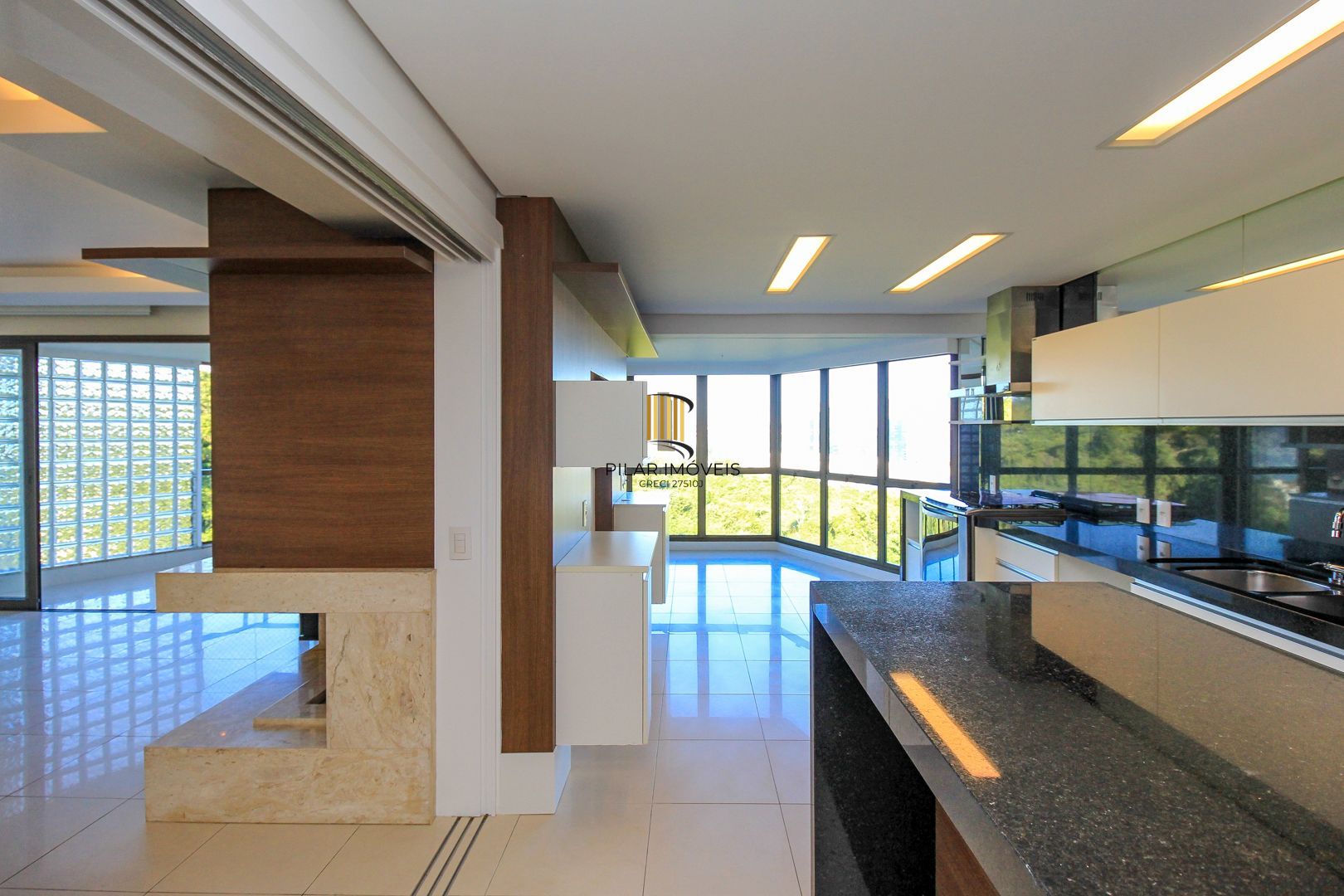 Apartamento alto padrão , 3 suítes, 3 vagas garagem, depósito, bairro Cristal