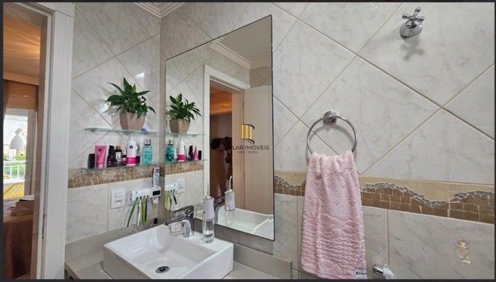 Apartamento com 2 suítes totalmente mobiliado a 150m da beira mar