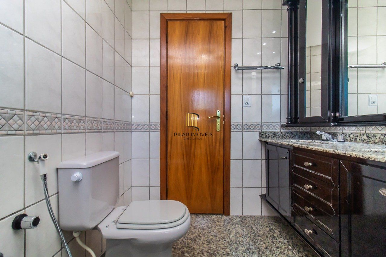 Casa de Condomínio 3 dormitórios no bairro Menino Deus
