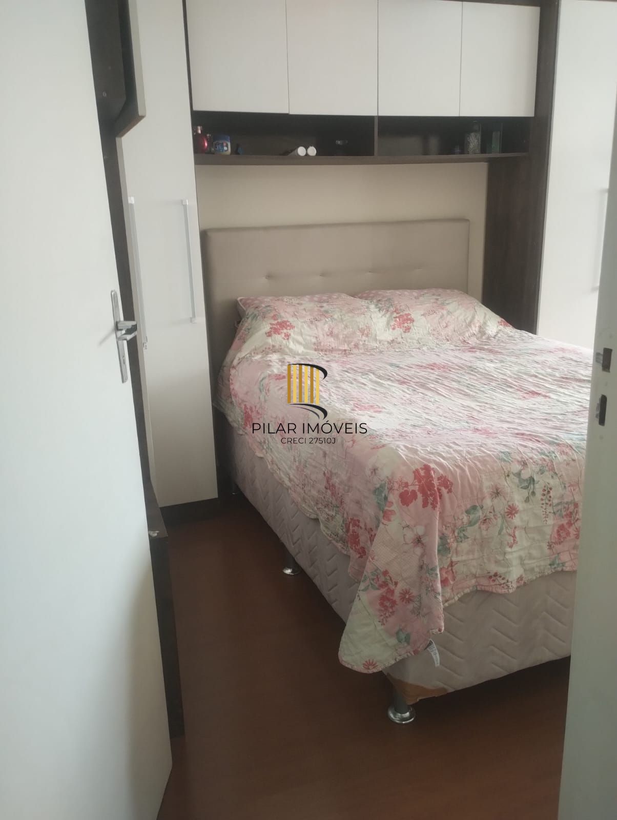 Apartamento 02 dormitótios na Av. Cavalhada com elevador e salão de festas.