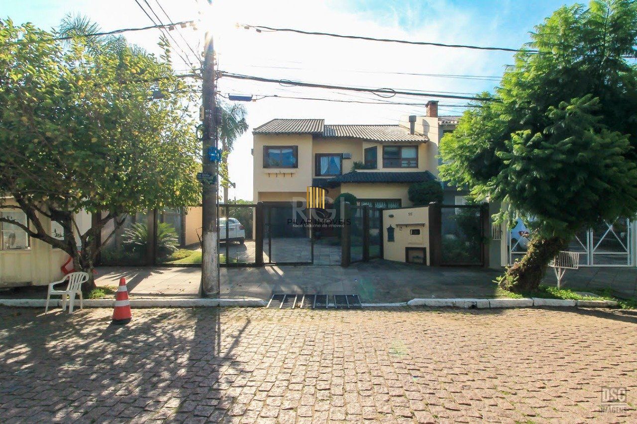 Casa 4 Dormitório(s) Bairro Ipanema