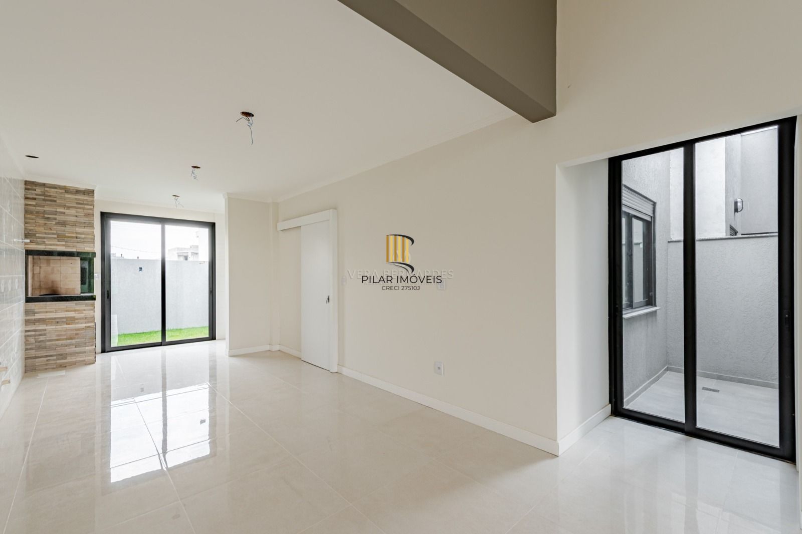 Casa nova em condomínio, infraestrutura completa próxima a comércios na zona sul