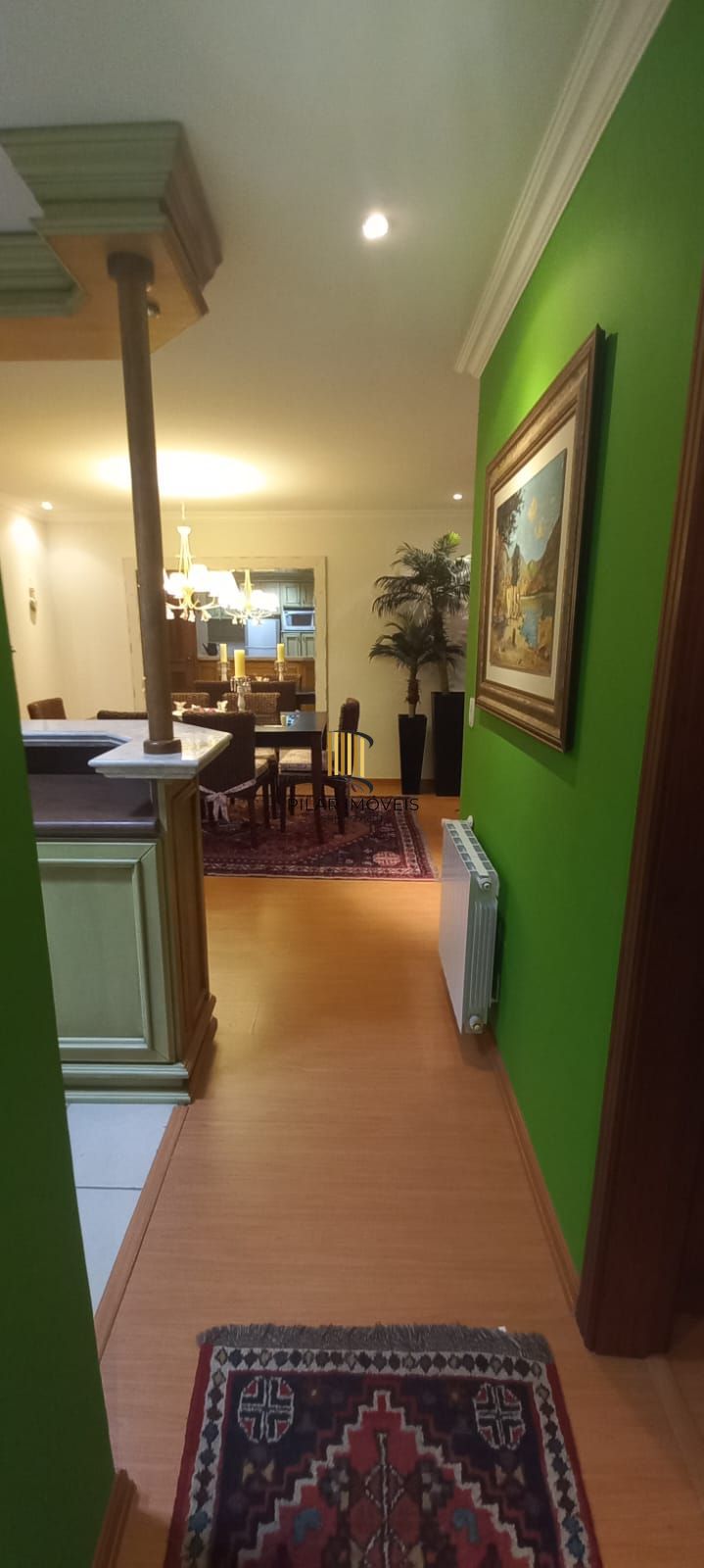 Apartamento a venda em Gramado com 02 dormitórios, suíte, sacada e vaga coberta