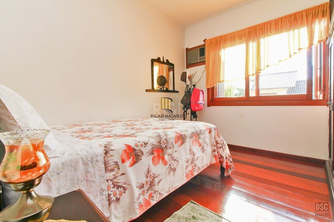 Casa 4 Dormitório(s) Bairro Ipanema