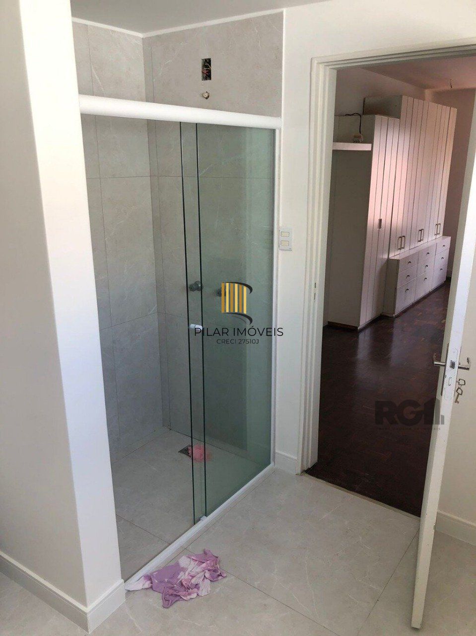 Casa 5 dormitórios no bairro Ipanema
