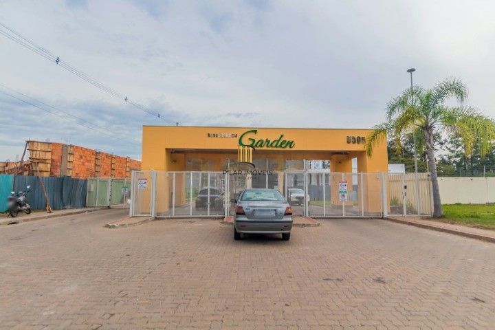 Casa térrea com 3 dormitórios ensolarada com pátio e churrasqueira em condomínio fechado no bairro Hípica