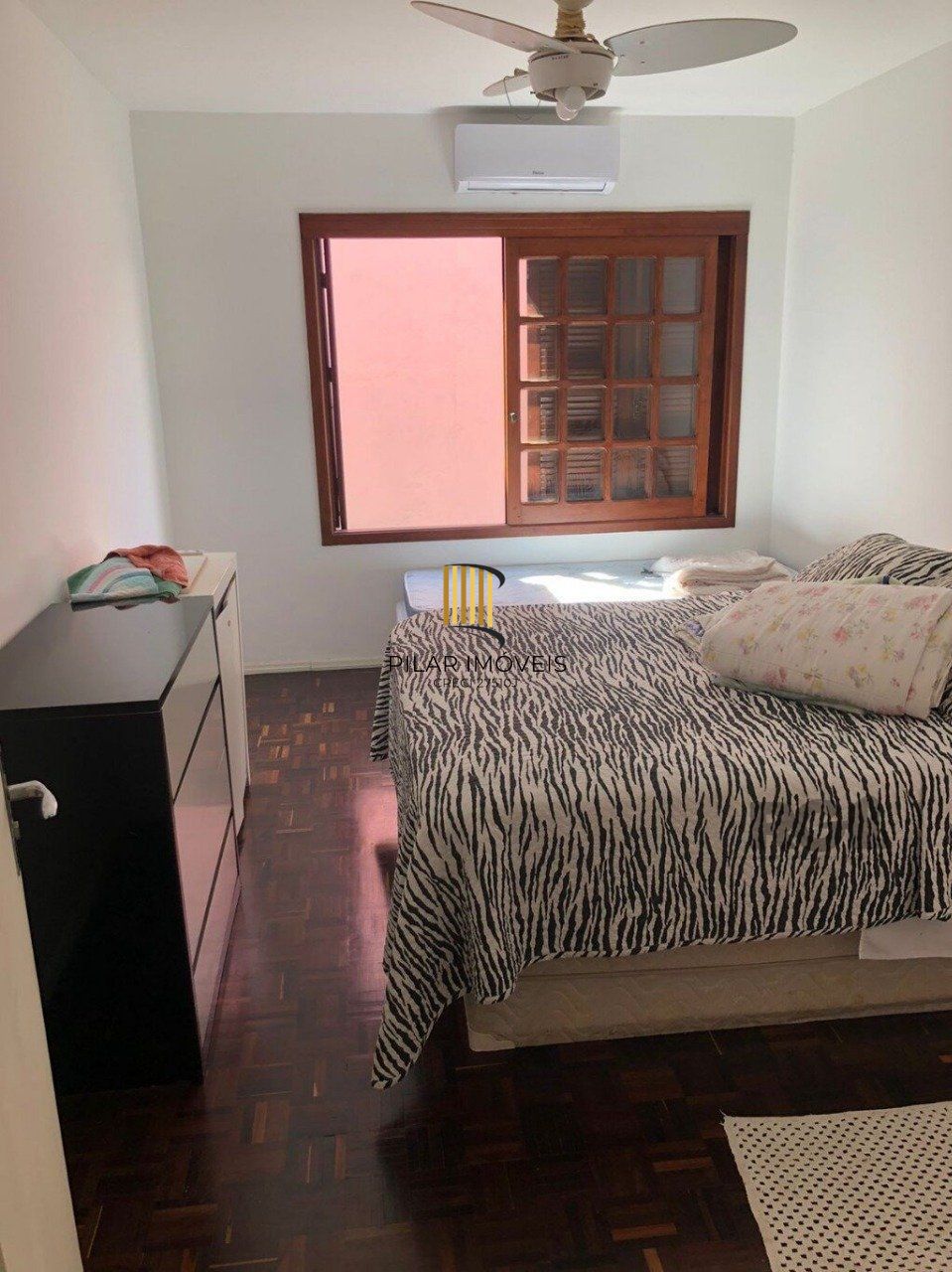 Casa 5 dormitórios no bairro Ipanema