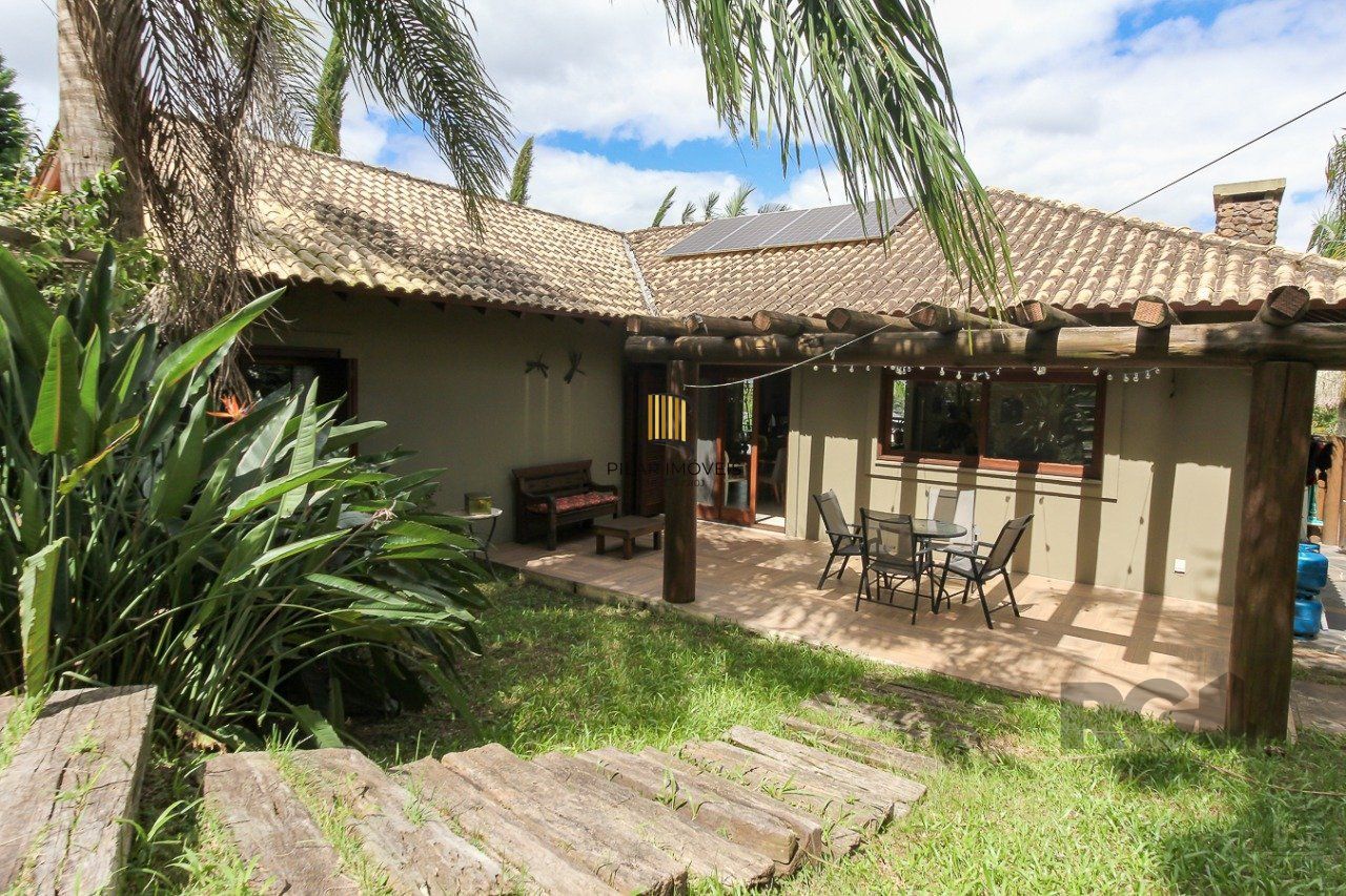 Casa de Condomínio 3 dormitórios no bairro Campo Novo