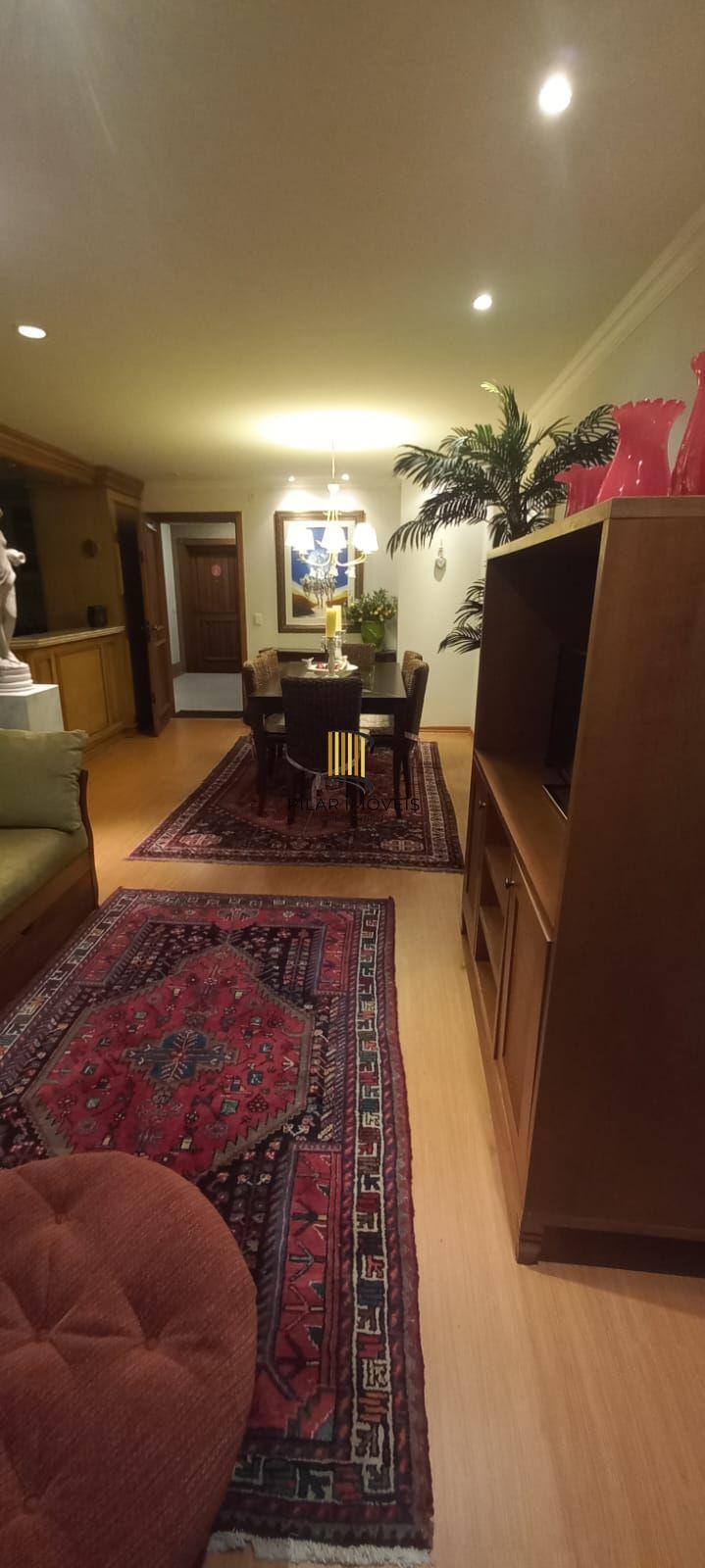 Apartamento a venda em Gramado com 02 dormitórios, suíte, sacada e vaga coberta