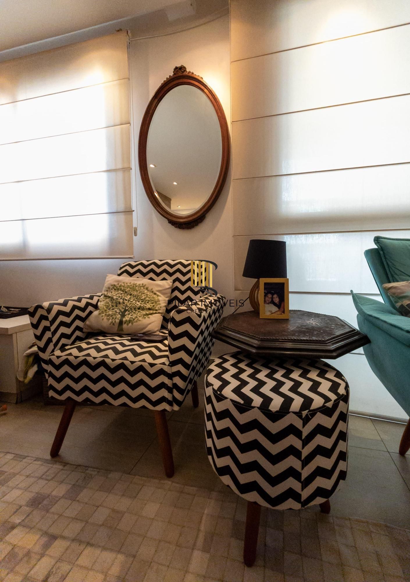 Apartamento com amplo living, duas vagas próximo ao Iguatemi