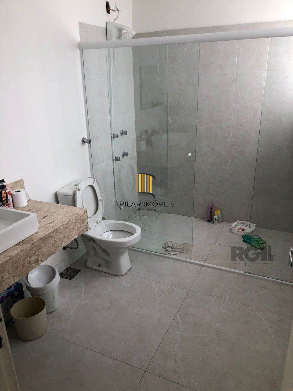 Casa 5 dormitórios no bairro Ipanema