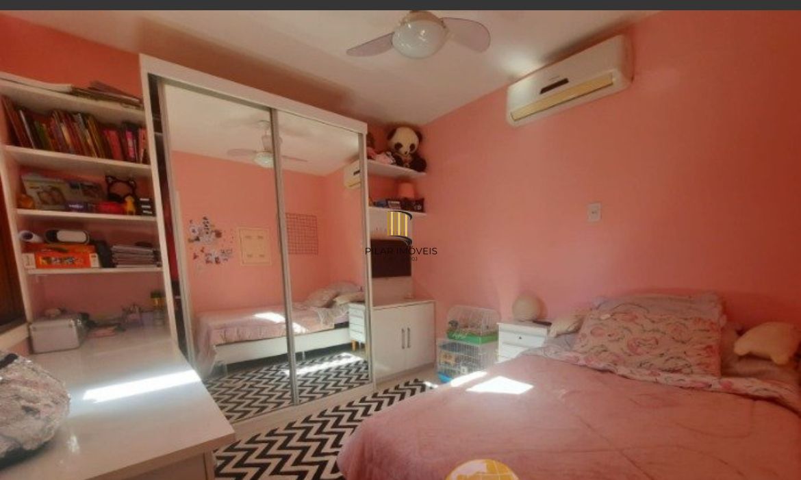 Casa de Condomínio 3 dormitórios no bairro Guarujá