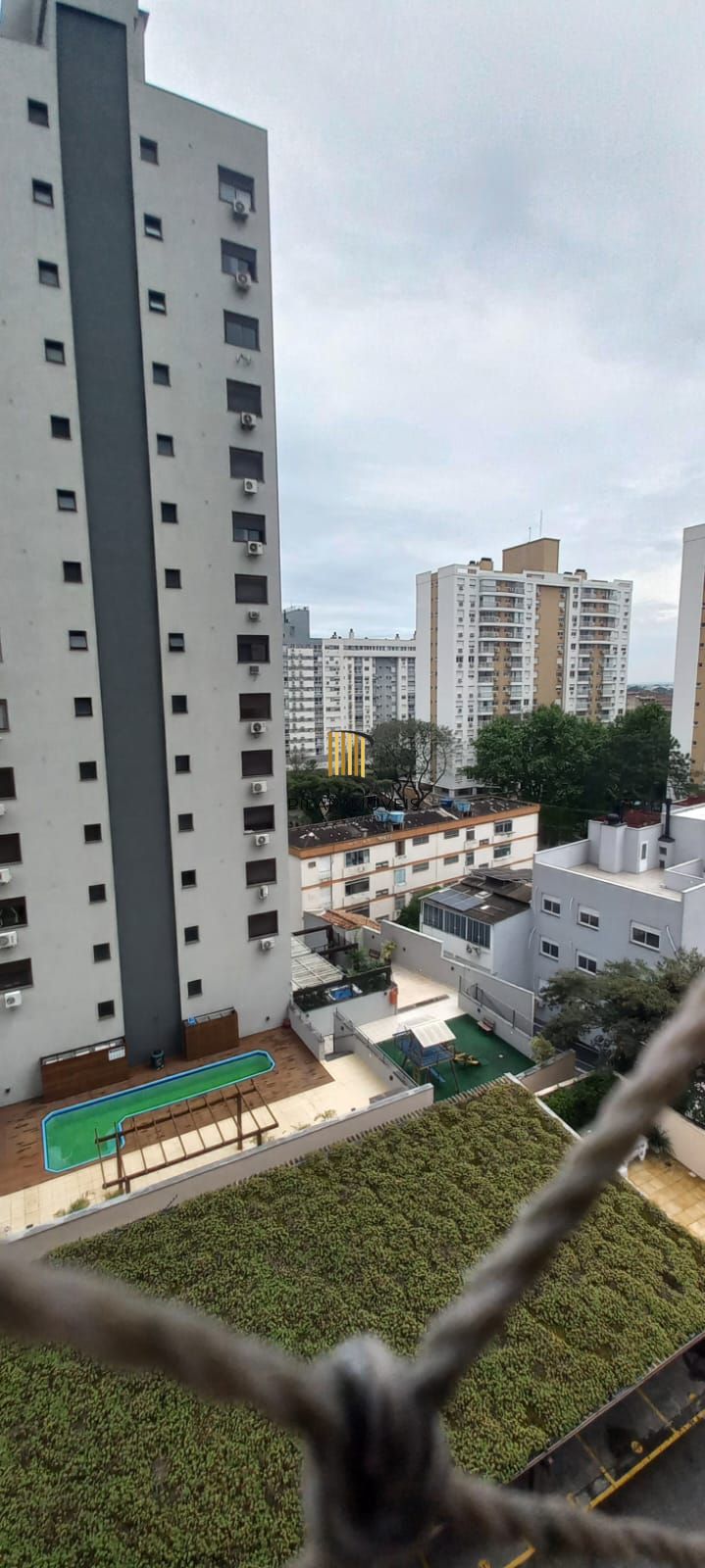 Apartamento de 3 dormitórios, 2 vagas cobertas, infra completa no Passo Da Areia