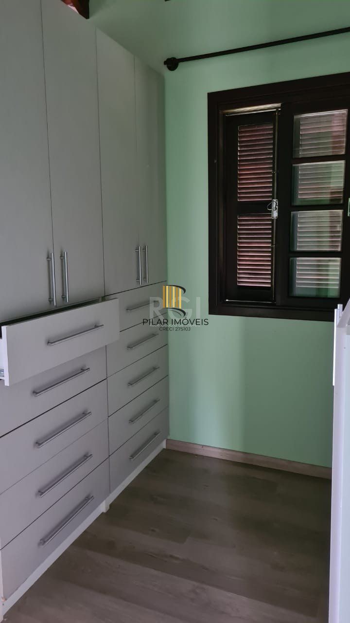 Sobrado para Venda - 200m², 3 dormitórios, sendo 1 suites, 3 vagas - Belém Novo