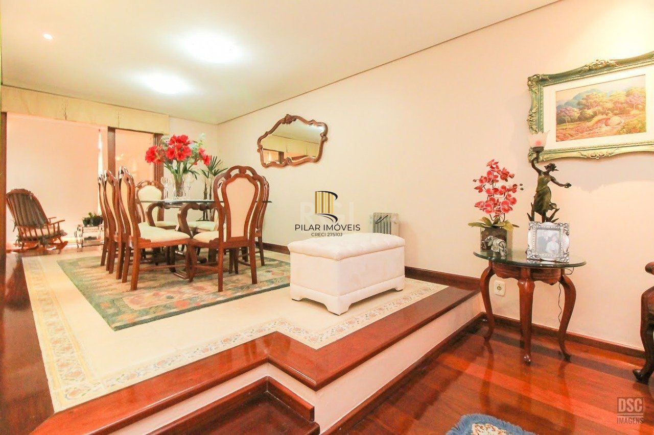 Casa 4 Dormitório(s) Bairro Ipanema
