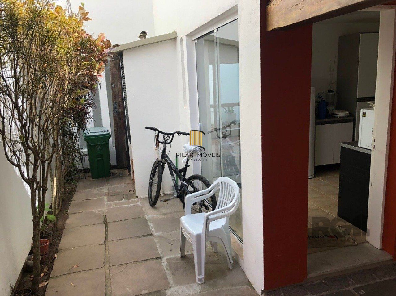 Casa 5 dormitórios no bairro Ipanema