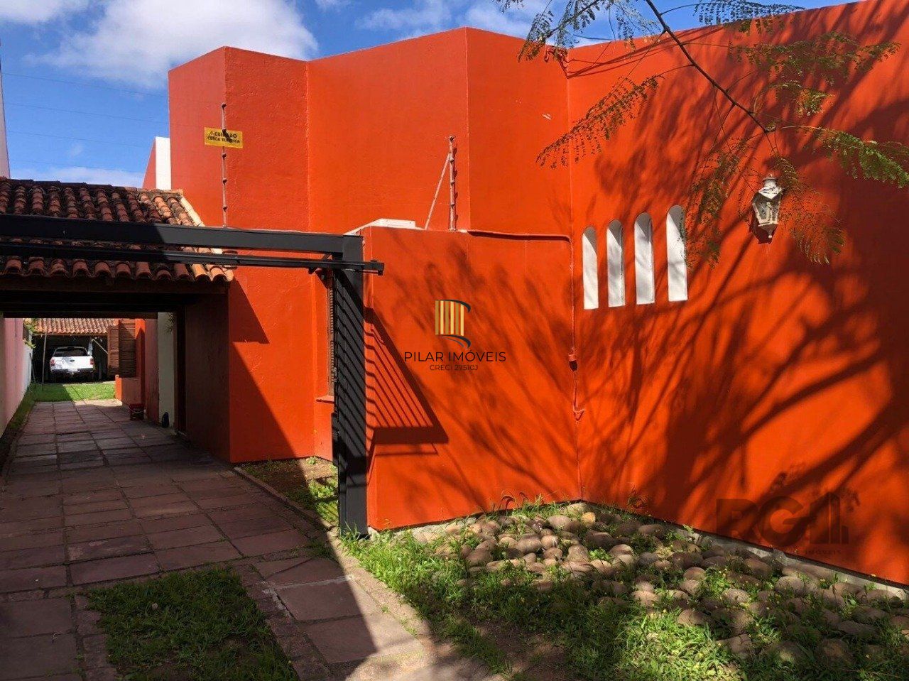 Casa 5 dormitórios no bairro Ipanema