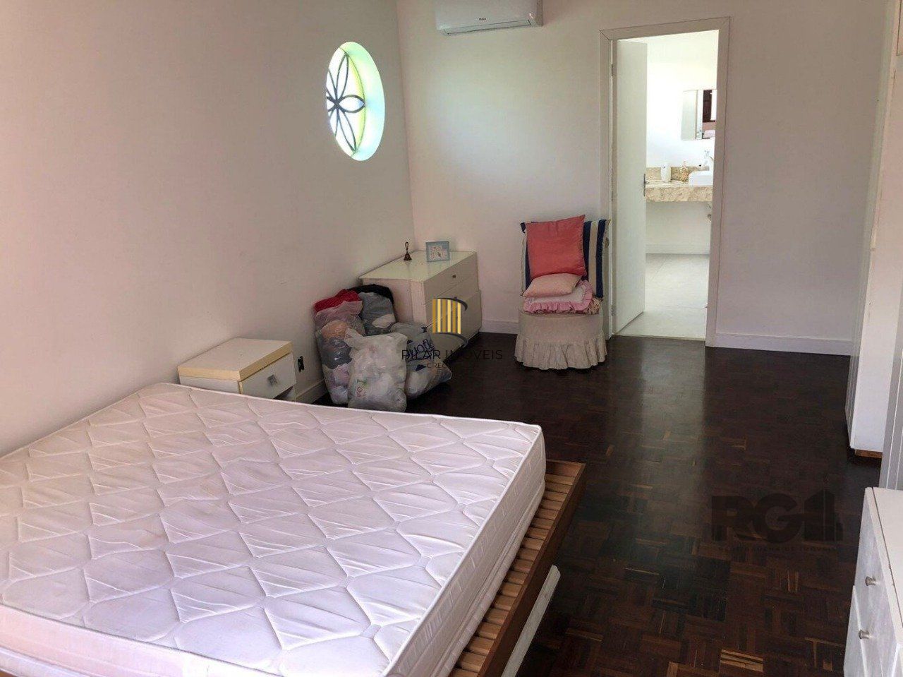 Casa 5 dormitórios no bairro Ipanema