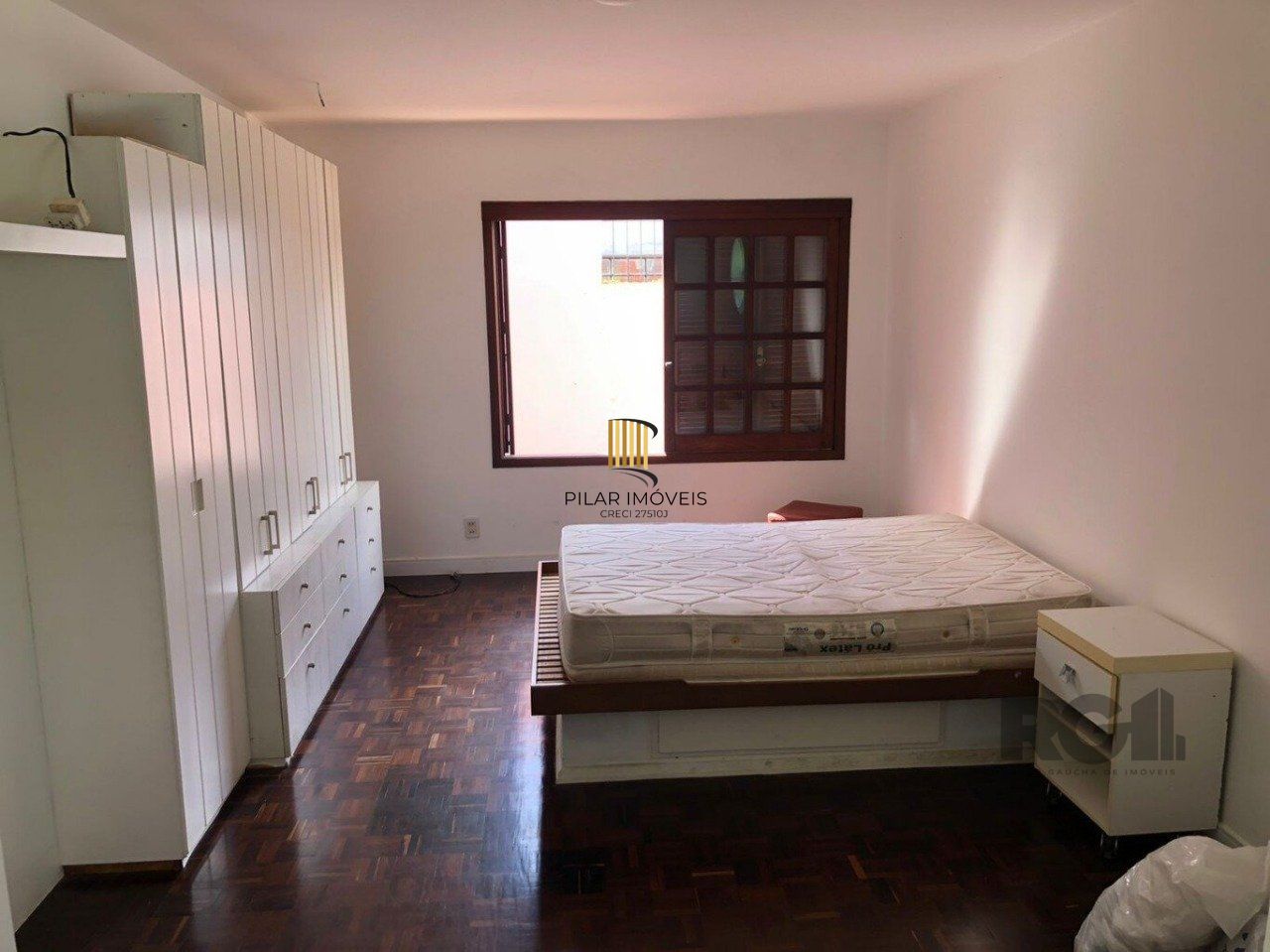 Casa 5 dormitórios no bairro Ipanema