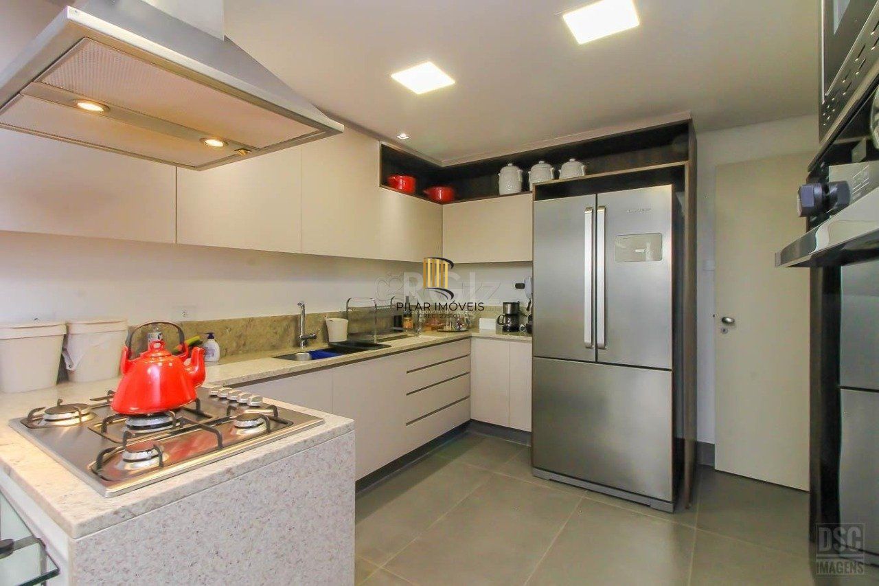 Casa para Venda - 238m², 3 dormitórios, sendo 3 suites, 6 vagas - Três Figueiras