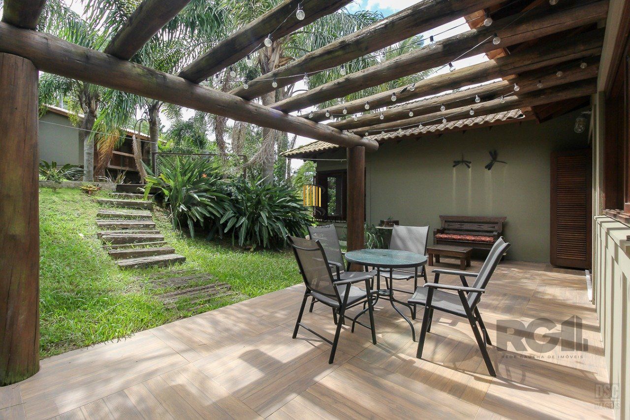 Casa de Condomínio 3 dormitórios no bairro Campo Novo