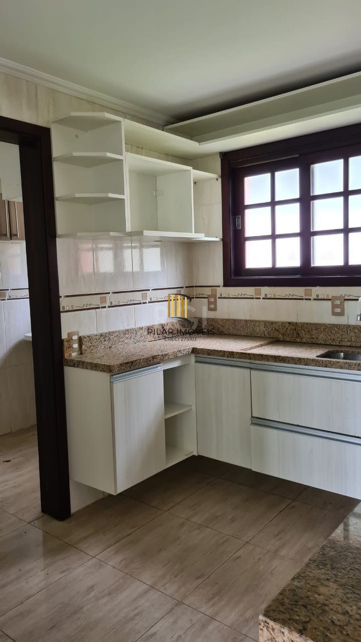 Sobrado para Venda - 200m², 3 dormitórios, sendo 1 suites, 3 vagas - Belém Novo