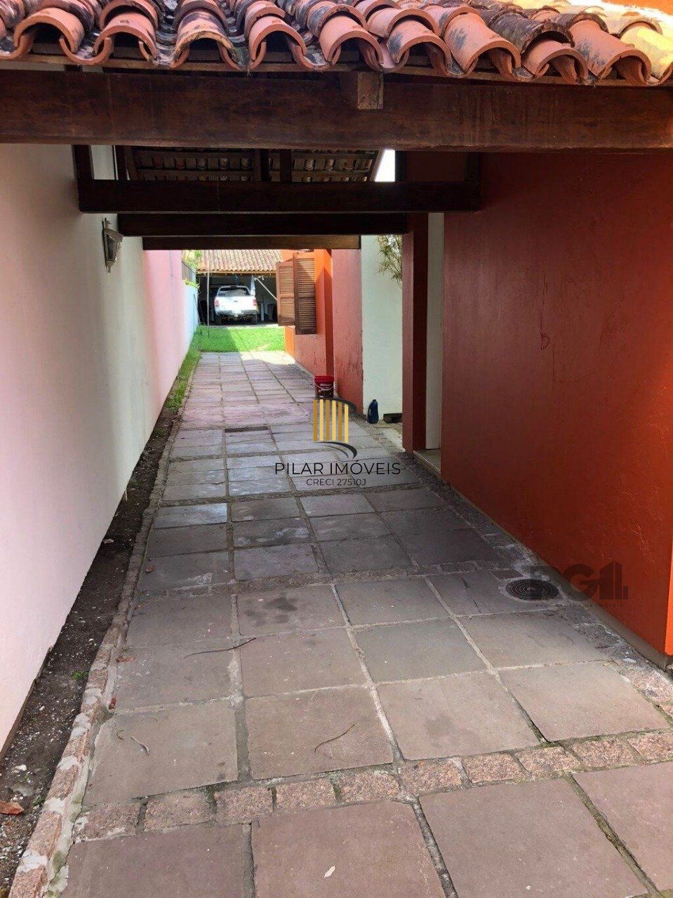 Casa 5 dormitórios no bairro Ipanema