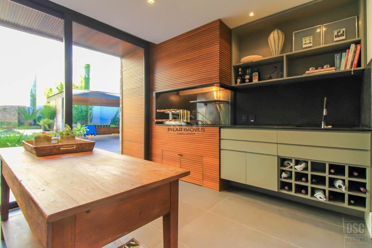 Casa para Venda - 238m², 3 dormitórios, sendo 3 suites, 6 vagas - Três Figueiras