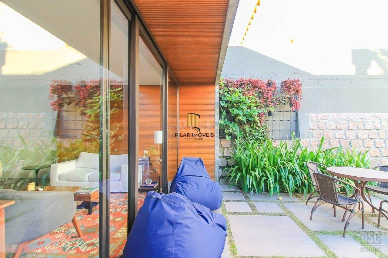 Casa para Venda - 238m², 3 dormitórios, sendo 3 suites, 6 vagas - Três Figueiras