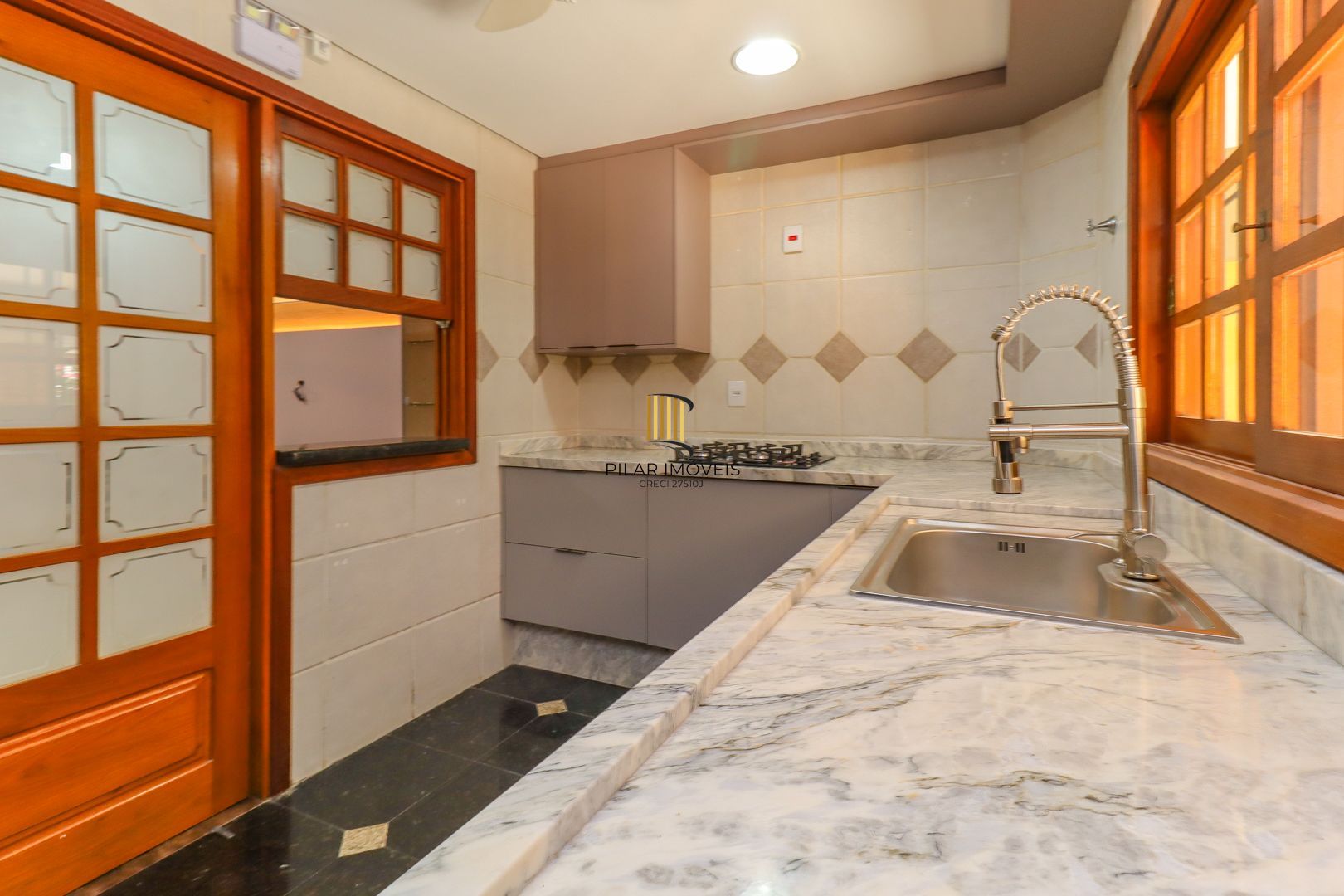Casa em condomínio 4 dorms a venda na Av. Coronel Marcos,  Pedra Redonda, POA