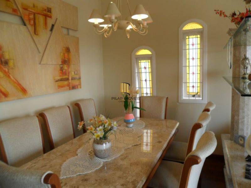 Casa para Venda - 348m², 3 dormitórios, sendo 1 suites, 2 vagas - Medianeira