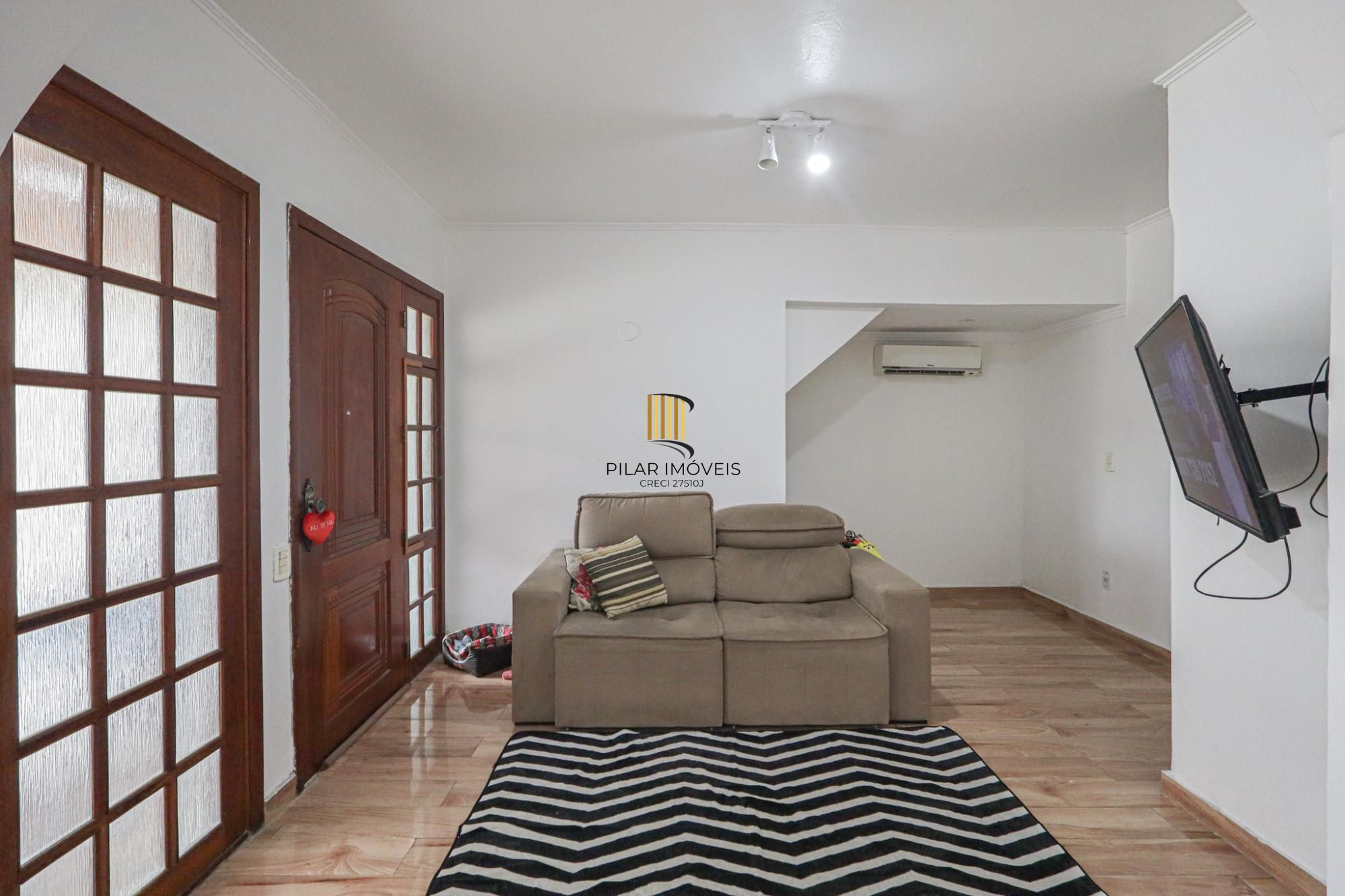 Casa semi mobiliada, 4 dormitórios no Bairro Jardim Sabará