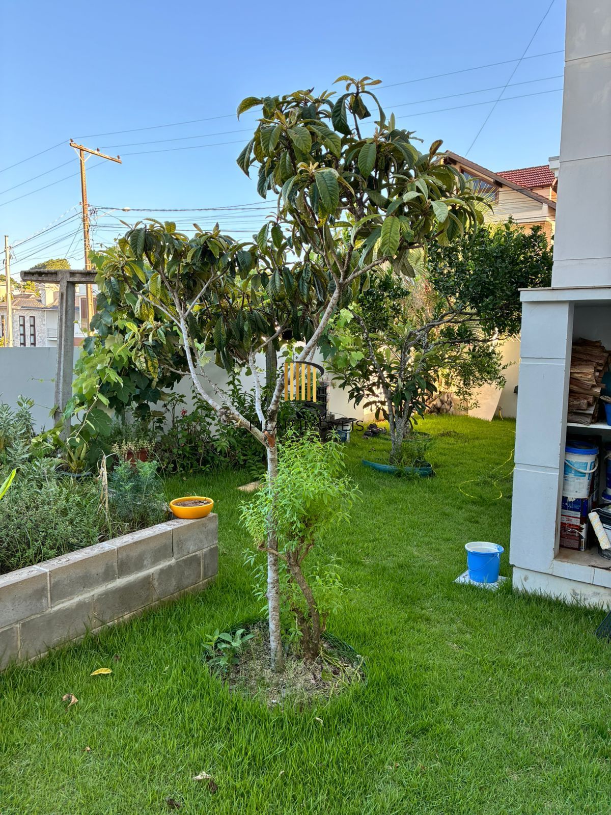 casa 4 dormitórios. 1 suite e demais peças