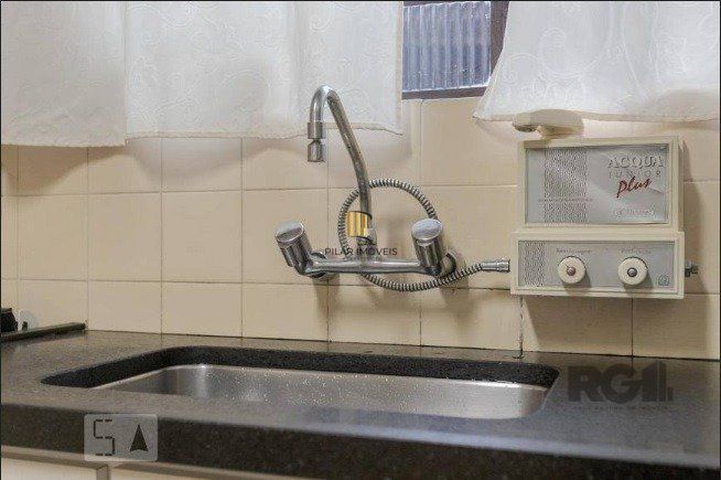 Casa com 04 dormitórios no Bairro Chacara das Pedras Porto Alegre