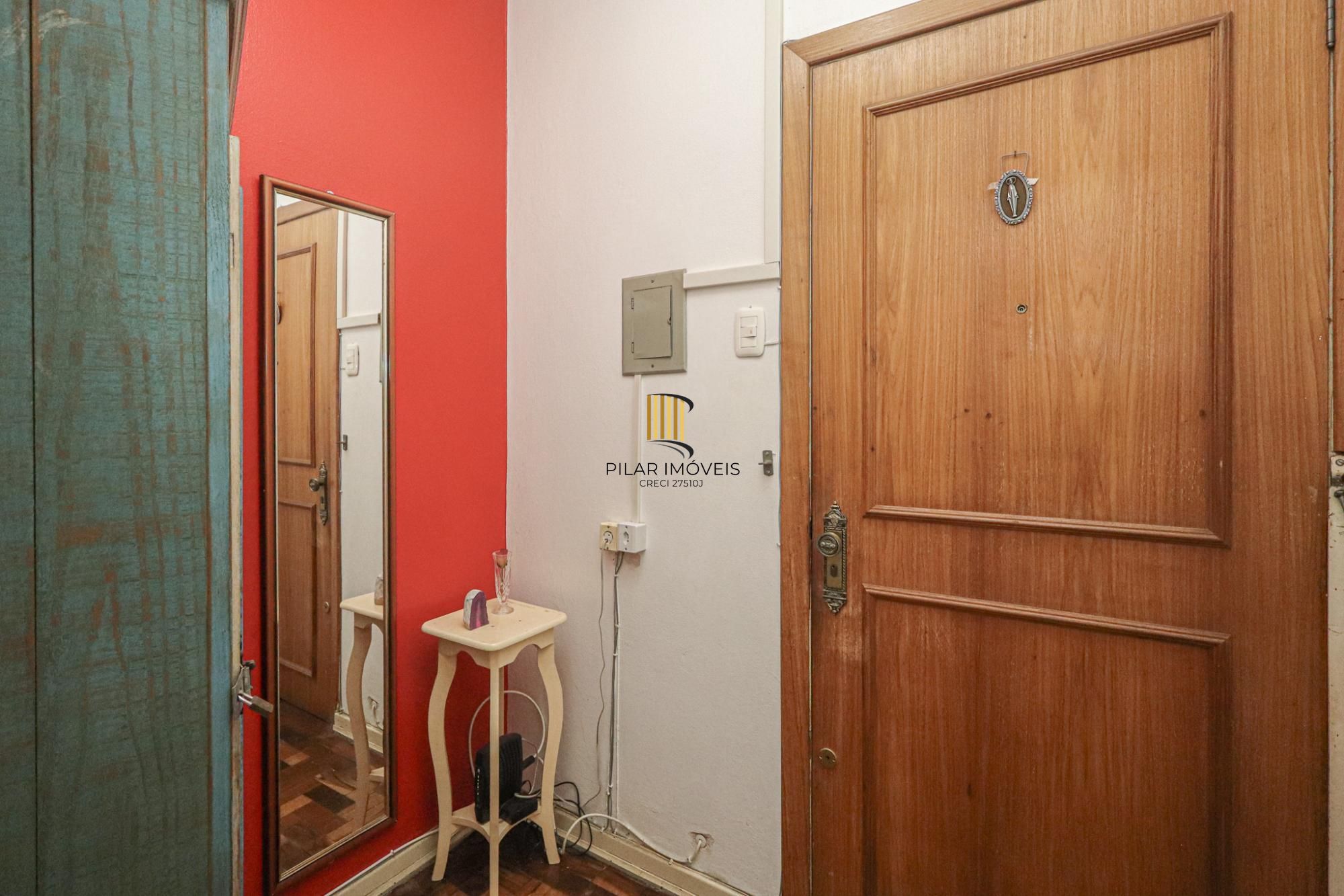 Apartamento 03 dormitórios de frente na Cristóvão Colombo em Porto Alegre