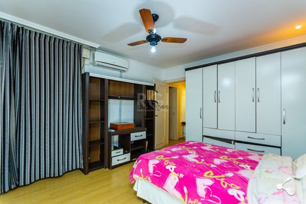 Casa para Venda - 500m², 3 dormitórios, sendo 3 suites, 4 vagas - Vila Ipiranga