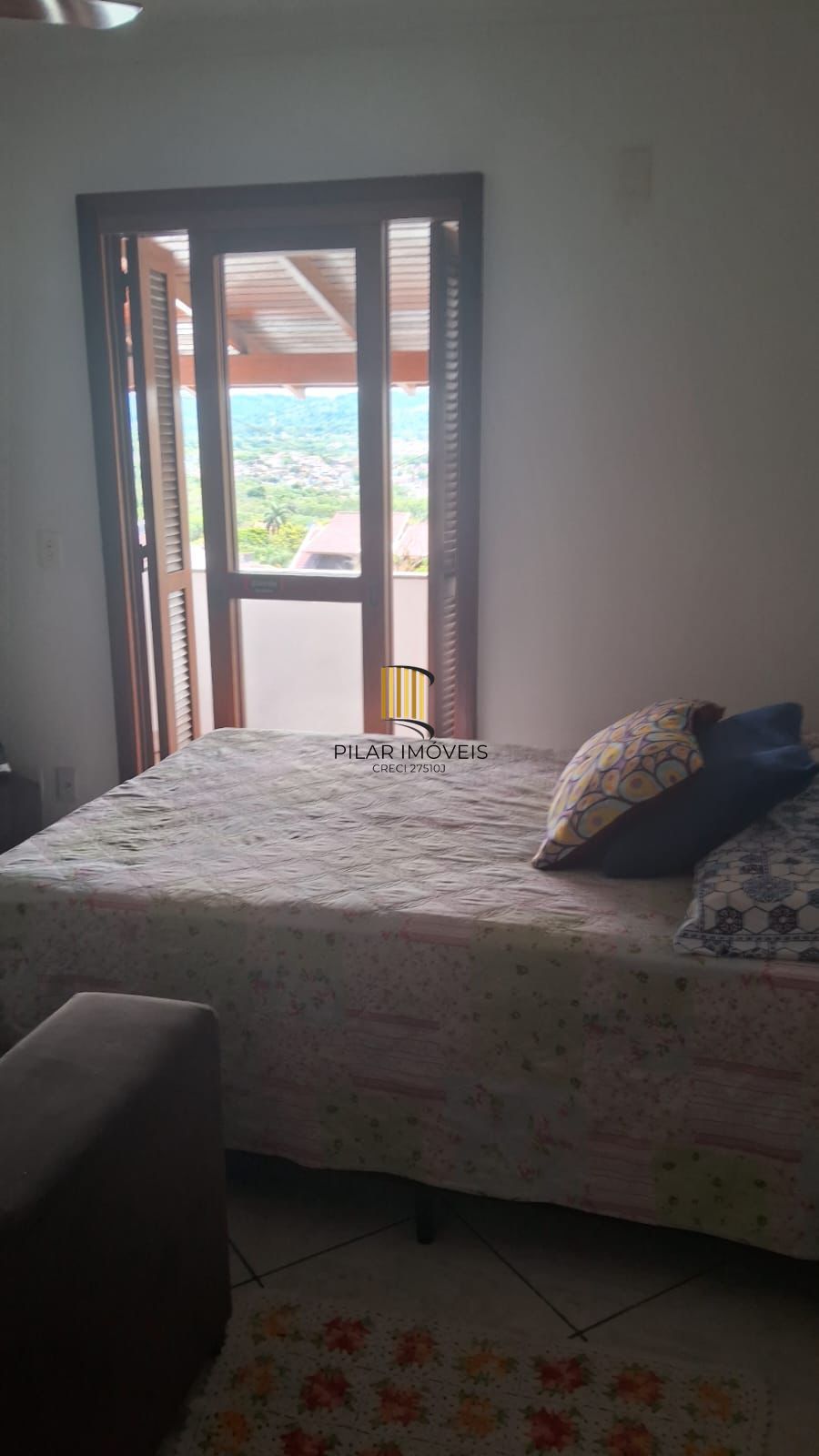 Casa em Ipanema 03 dormitórios, 01 Suíte , 03 vagas.. Aceita veículos / Imoveis