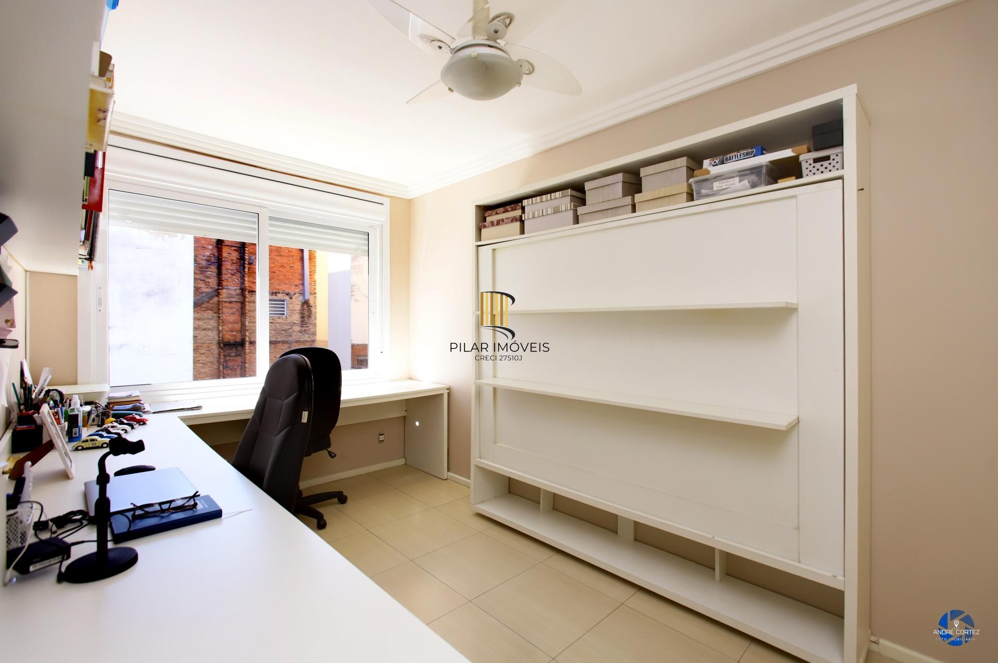 Vende cobertura: Piso inferior:  02 dormitórios, 02 banheiros, living 2 ambientes, cozinha americana.