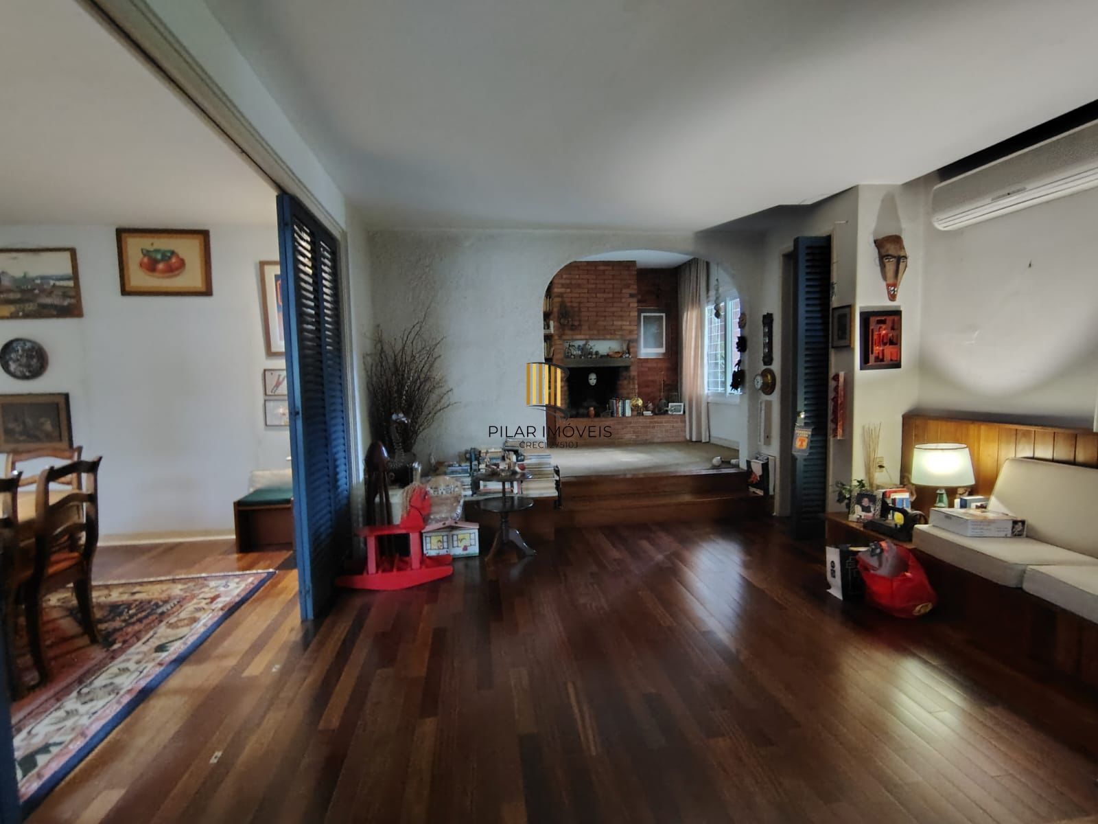 Casa no Bairro Petrópolis em Porto Alegre - Rua calma junto Av. Protásio Alves - Pilar Imóveis