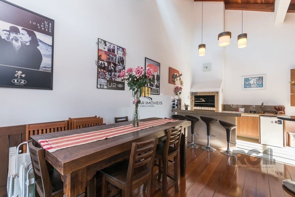 Cobertura 2 dormitórios com 2 vagas no bairro Petrópolis