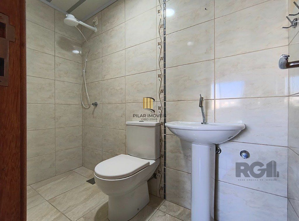 Apartamento 01 do. com estacionamento junto ao novo Cestto da Av. Protásio Alves