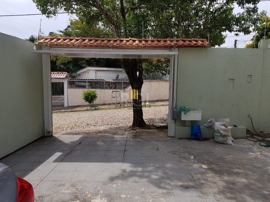 Casa para Venda - 259m², 4 dormitórios, sendo 1 suites, 4 vagas - Coronel Aparício Borges