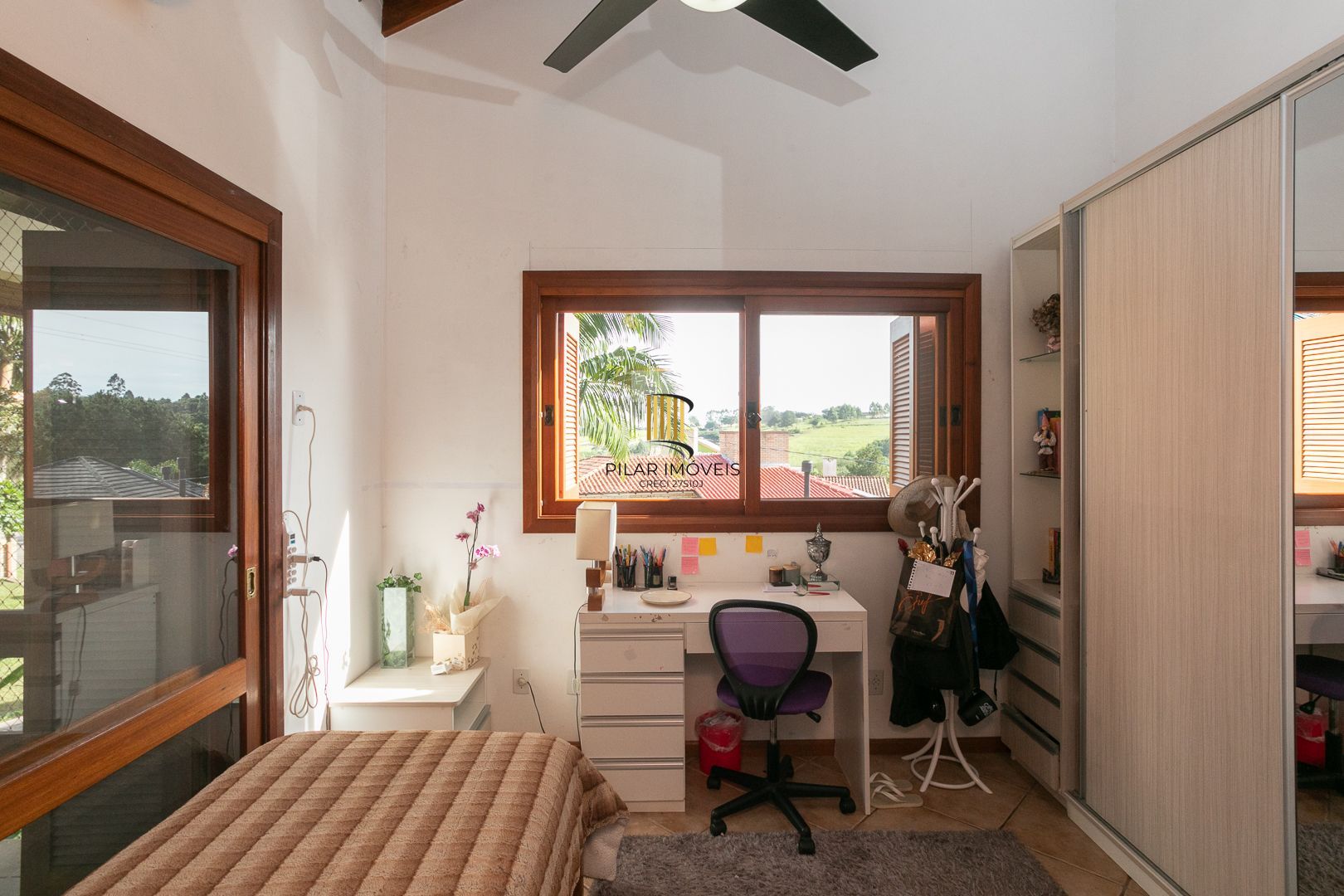 Casa mobiliada em condomínio