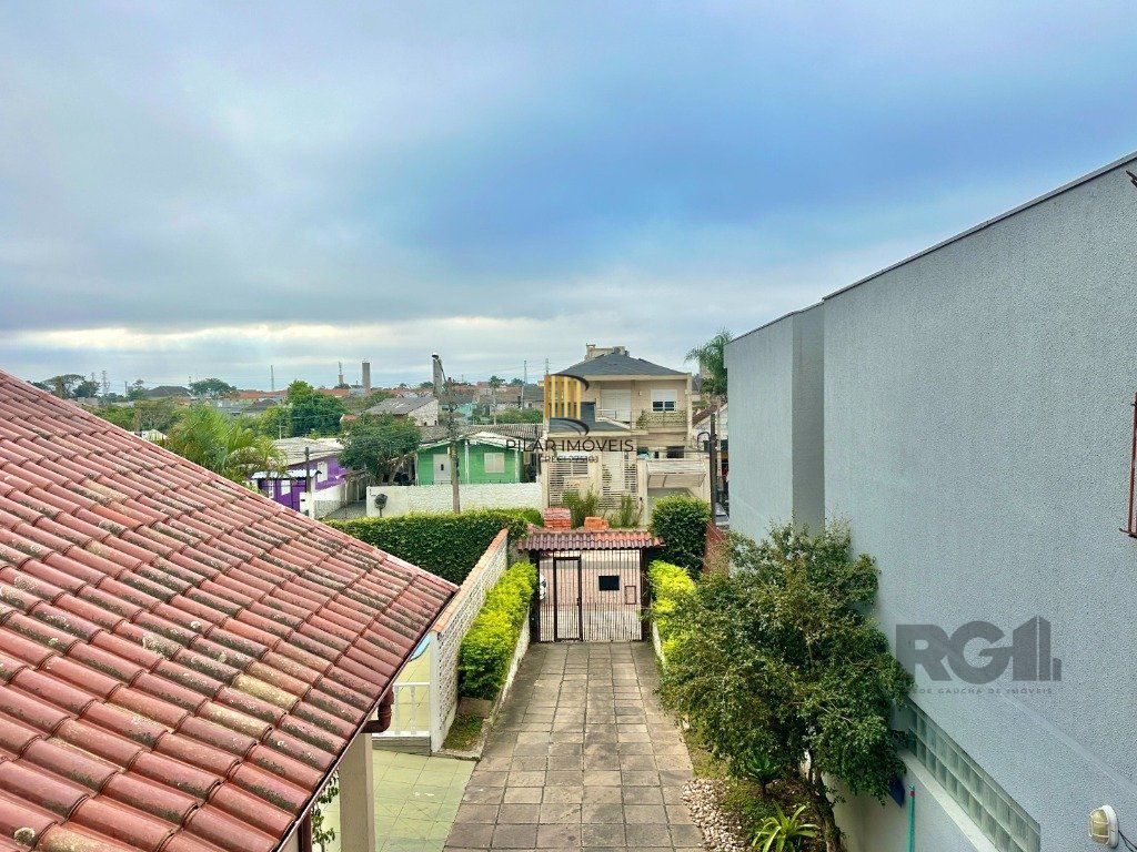 Casa 3 dormitórios no bairro Igara