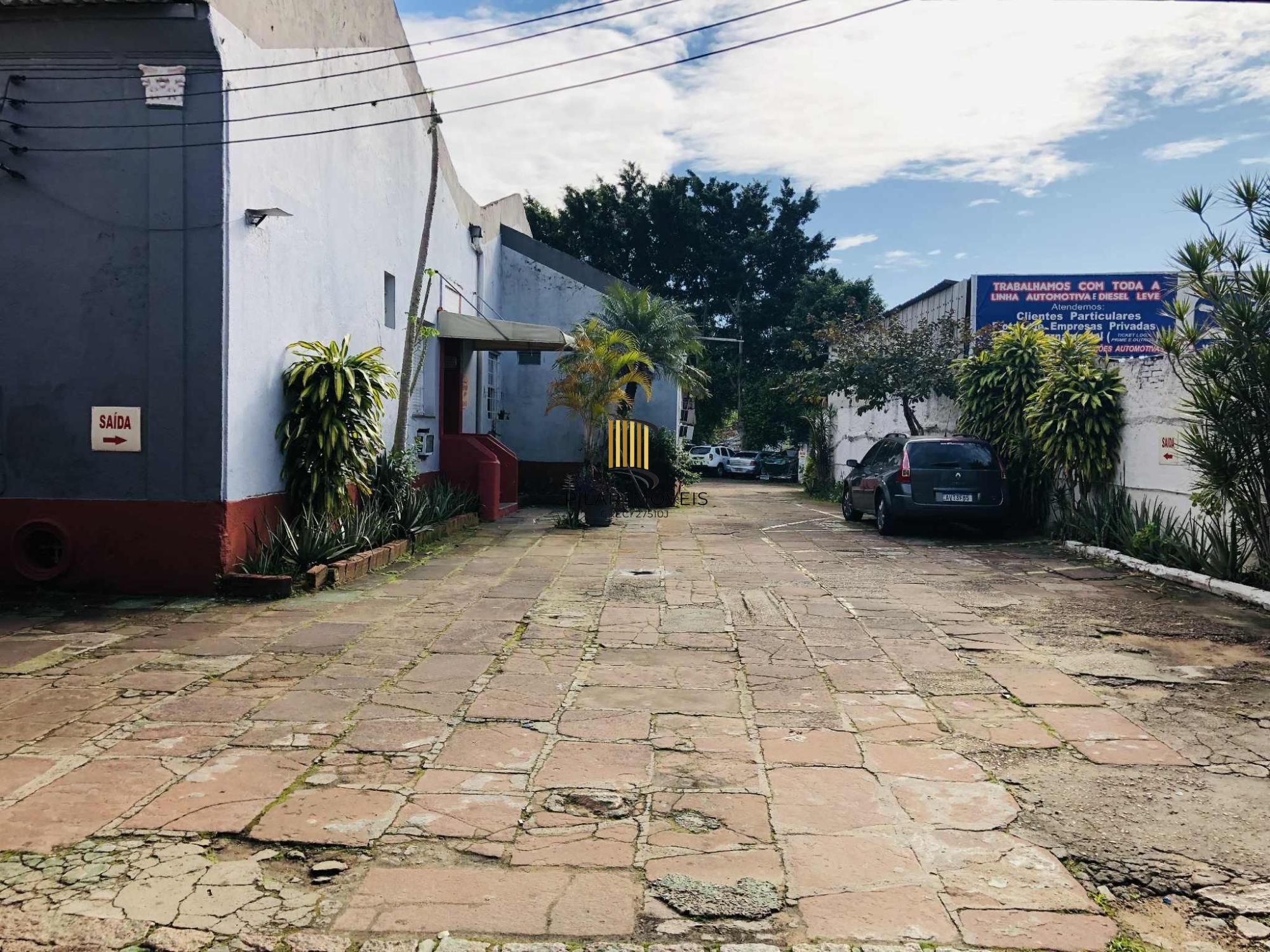Vende terreno  pronto para construir, esta é a sua chance! Localizado na Avenida Bento Gonçalves, Porto Alegre/RS, terreno que mede 22m² de testada, com frente a fundos de 58m², com fundos para Gomes Jardim.
