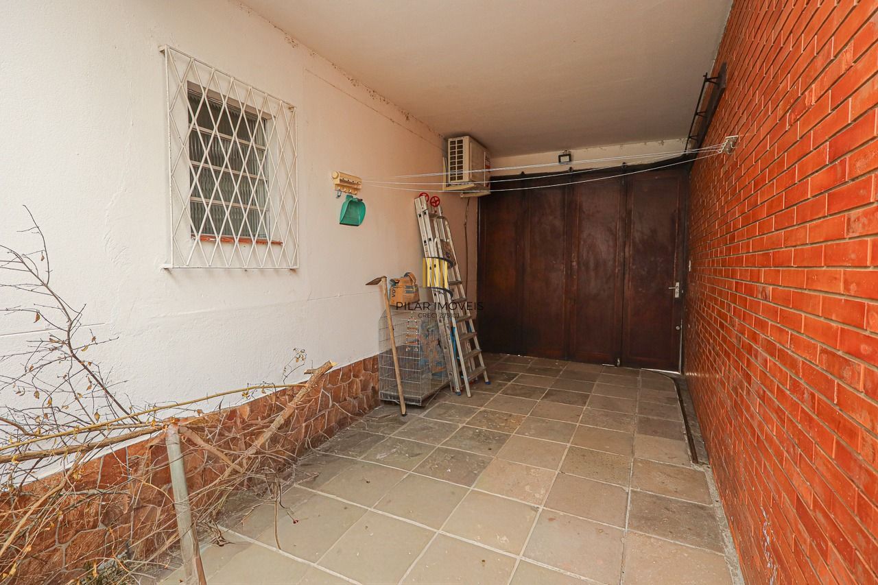 Casa a venda, 3 quartos sendo 1 suíte, 166m² no bairro Passo da areia, Porto Alegre